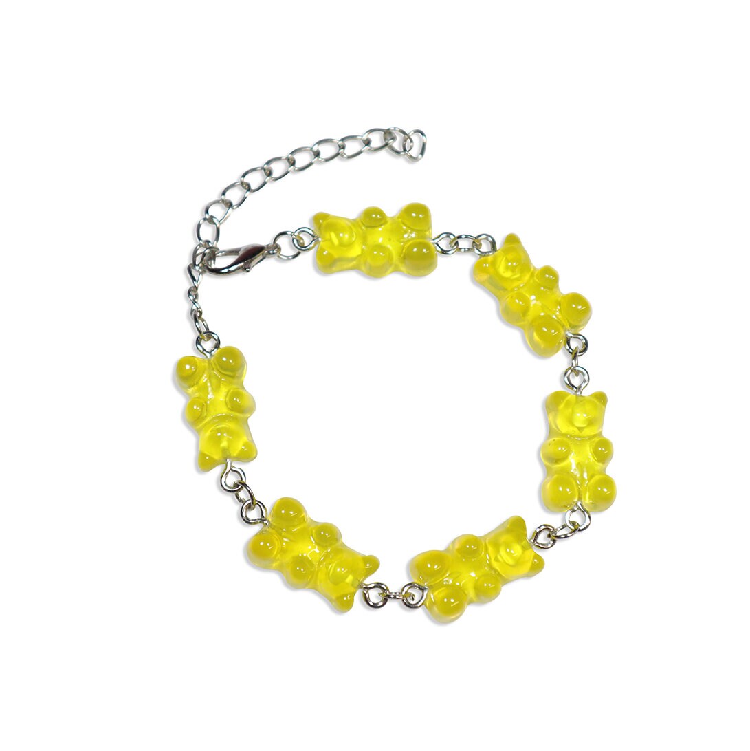 Armband med gula gummibjörnar