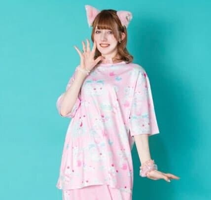 Oversize t-shirt  - Fluffy pink pastel cat