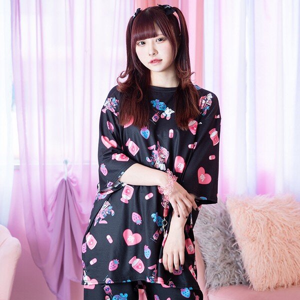 Oversize t-shirt - Menhera-chan, svart