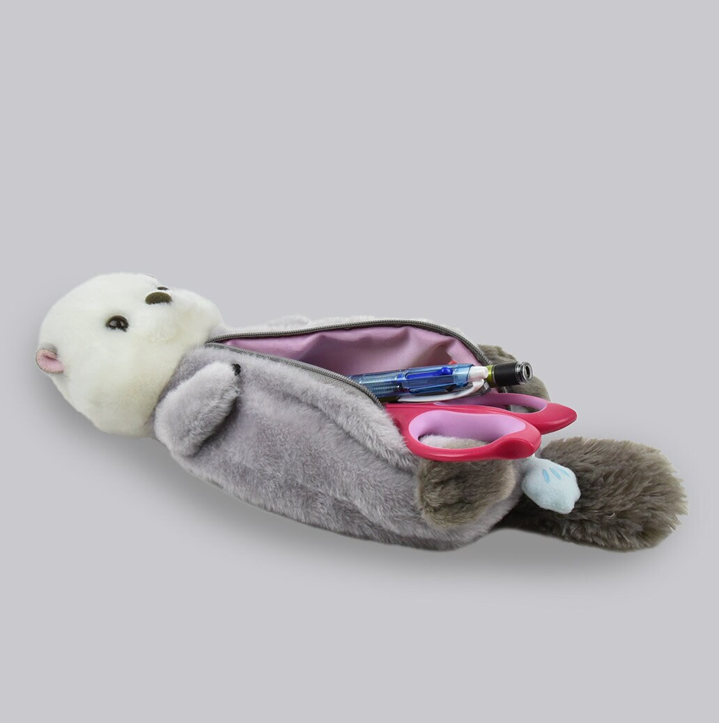 Plushie-pennfodral grå utter