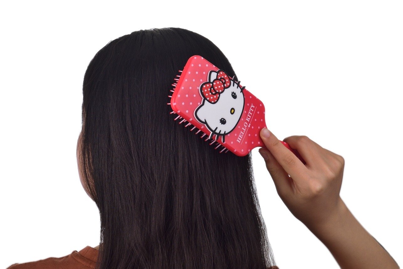 Röd Hello Kitty-hårborste