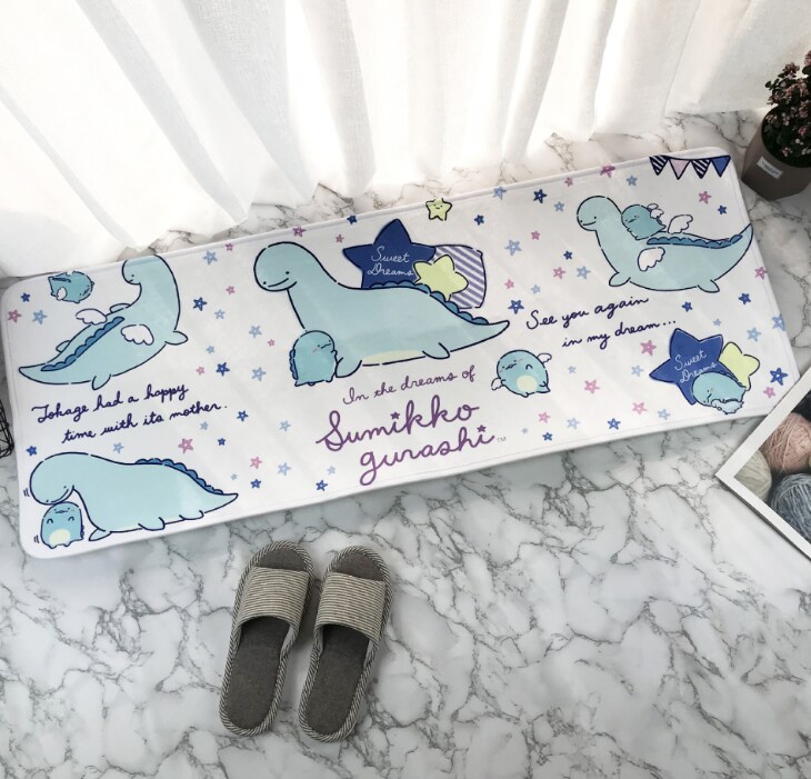 Avlång fluffig matta - Sumikko Gurashi dinosaur