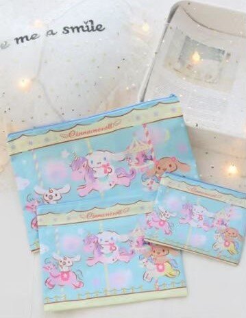 Blå necessärer 3-pack - Cinnamoroll åker karusell