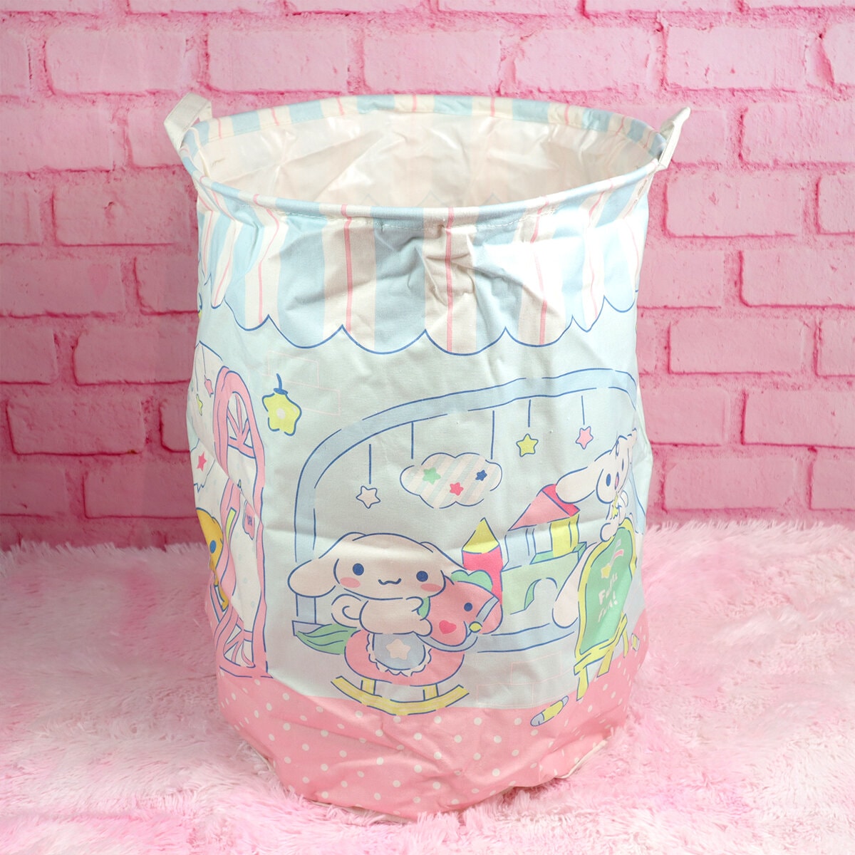Tvättkorg - Cinnamoroll playing