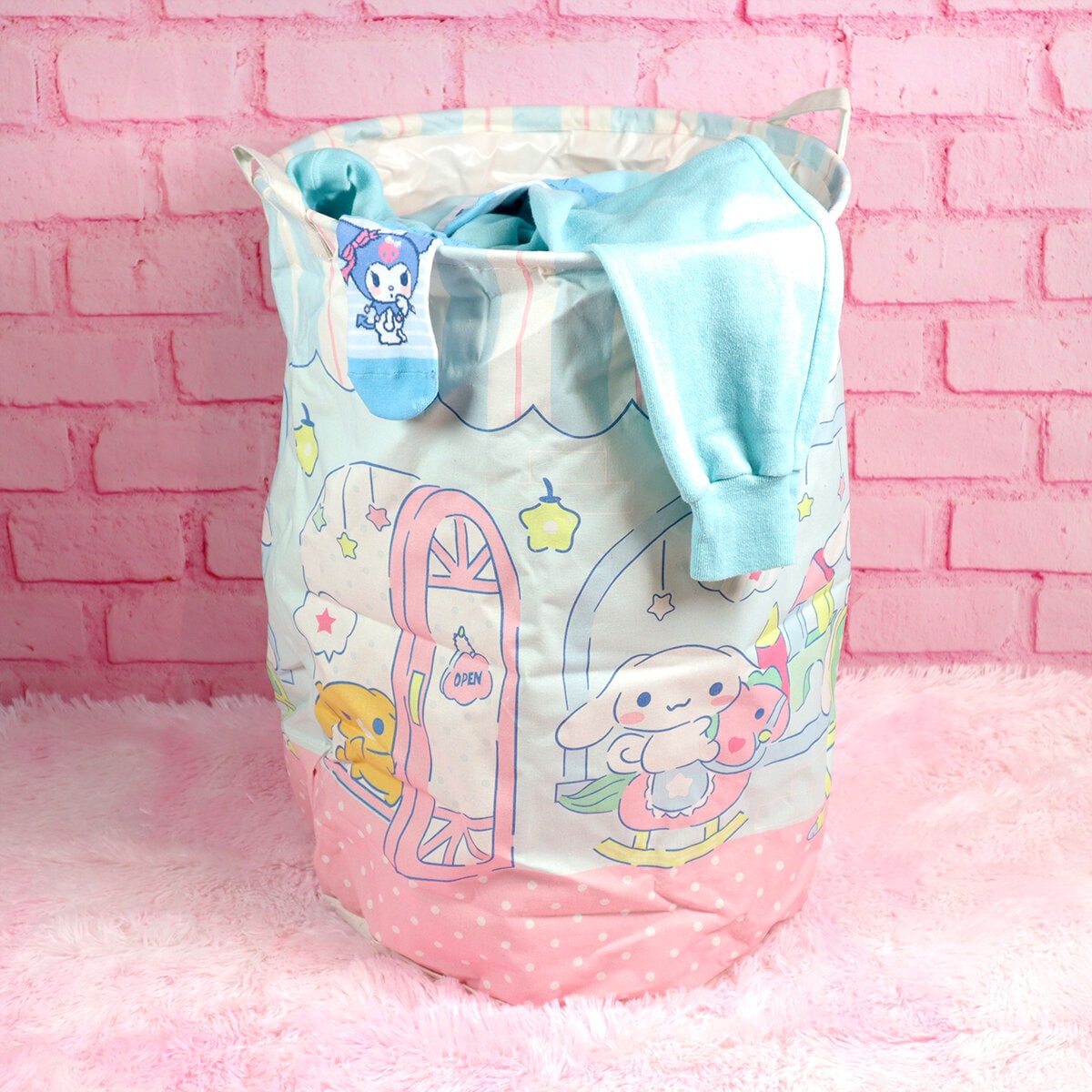 Tvättkorg - Cinnamoroll playing