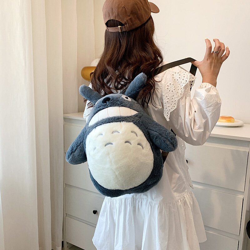 Fluffig Totoro-ryggsäck