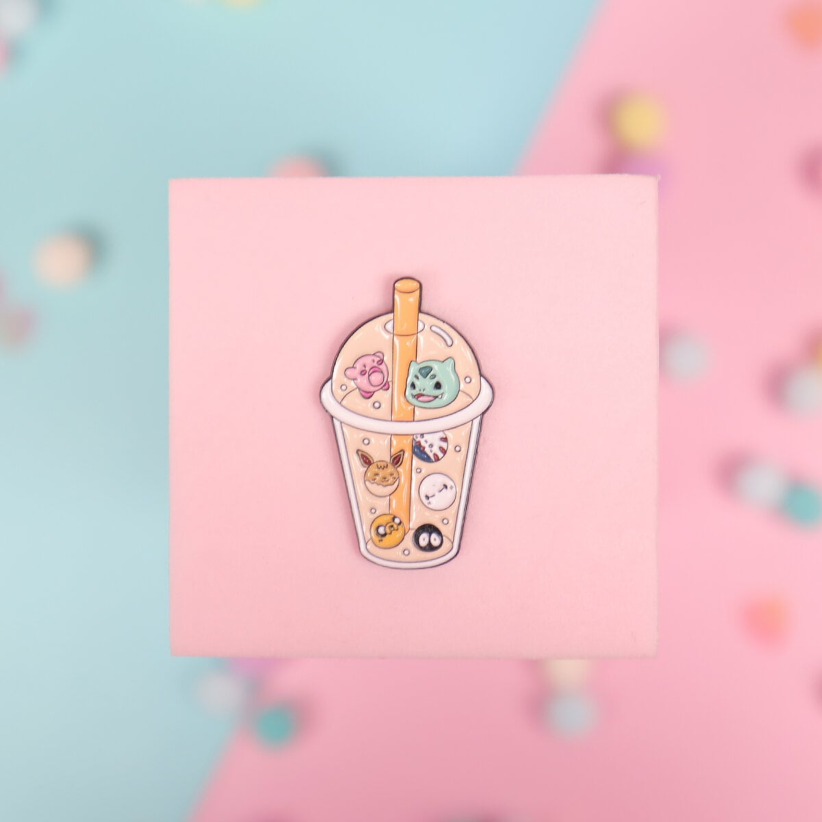 Pin - Boba med tecknade karaktärer