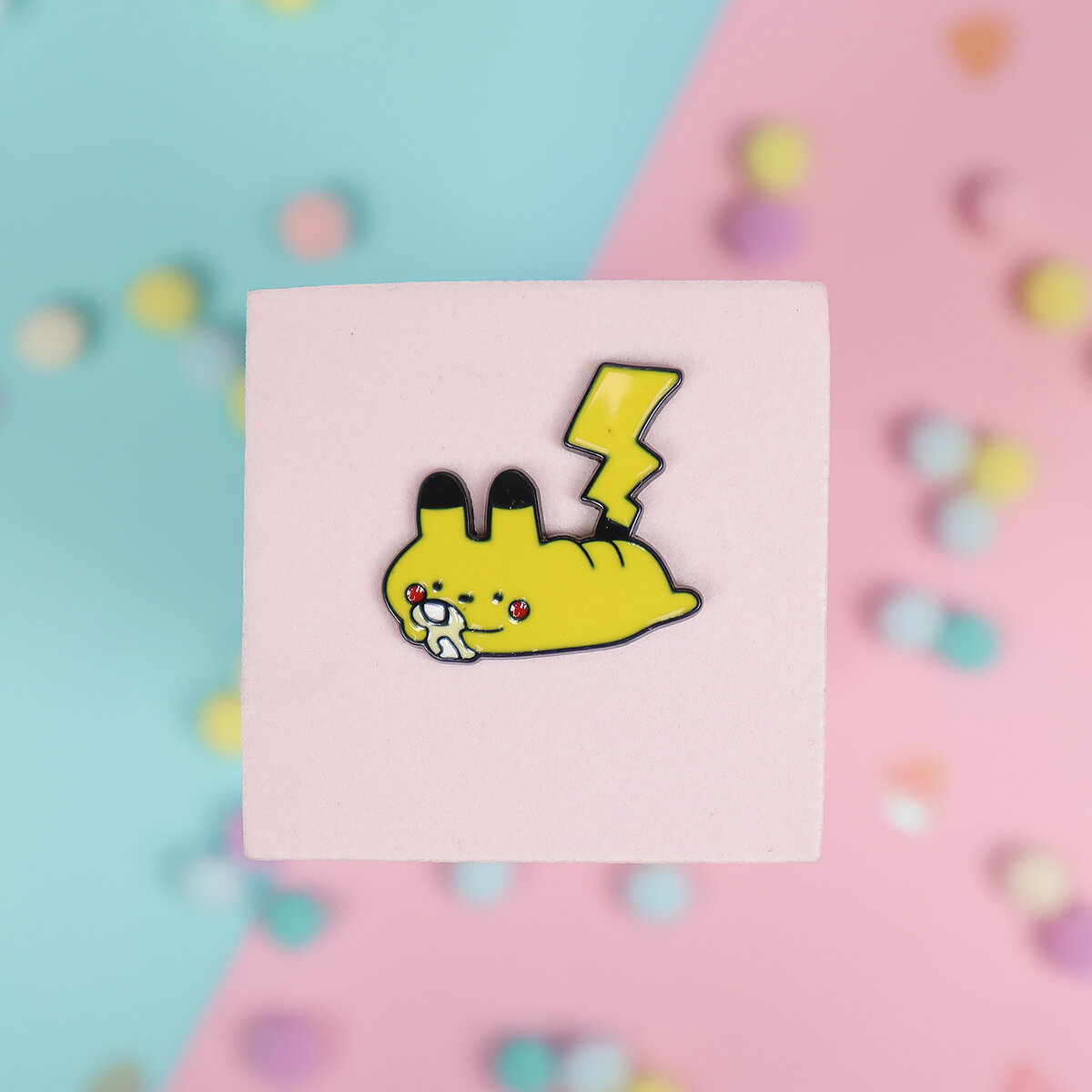 Pin - Pikachu spelar
