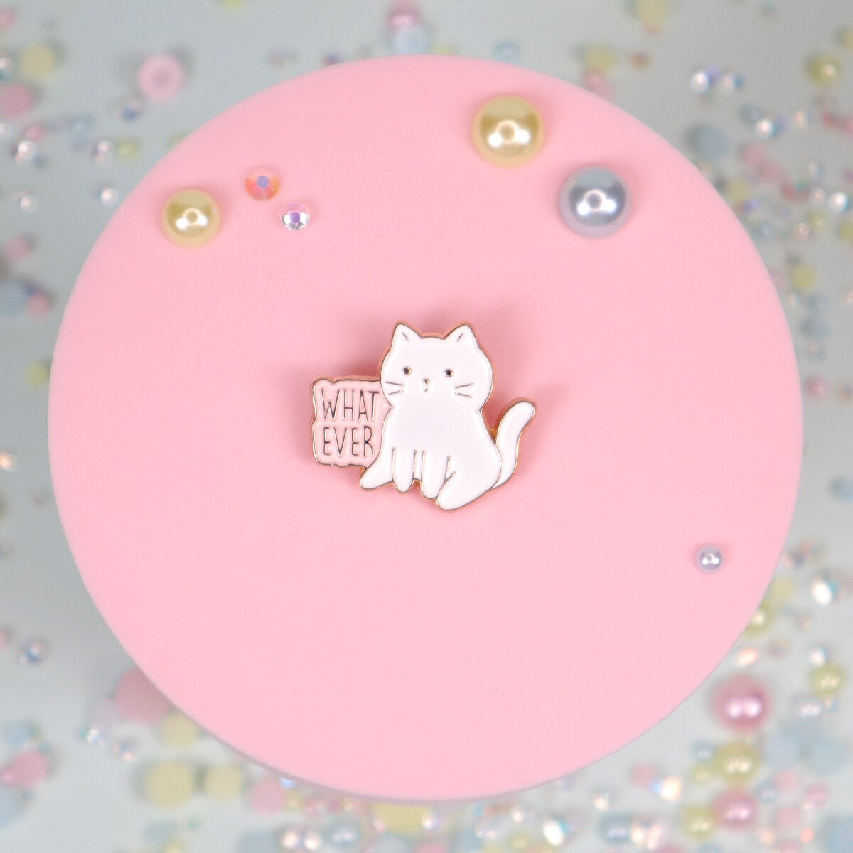 Pin - Vit katt, whatever