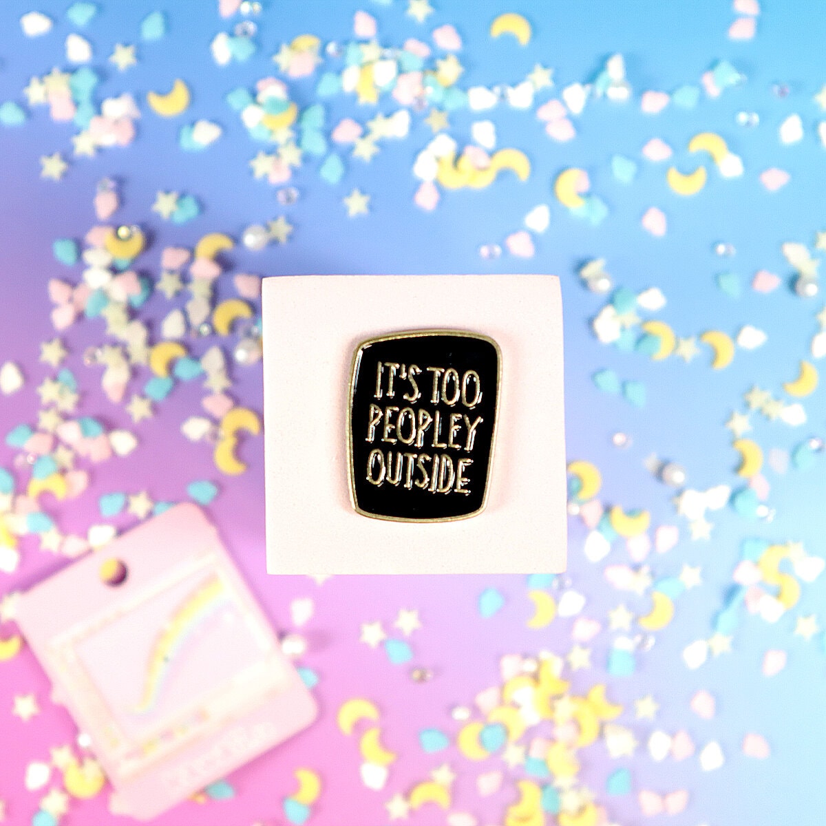 Pin - It´s too peoply outside