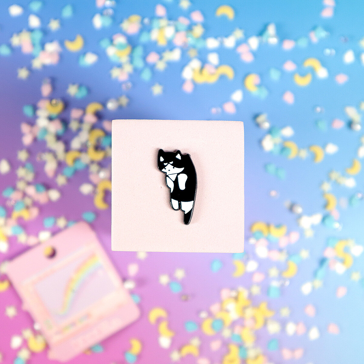Pin - Hängande svart katt