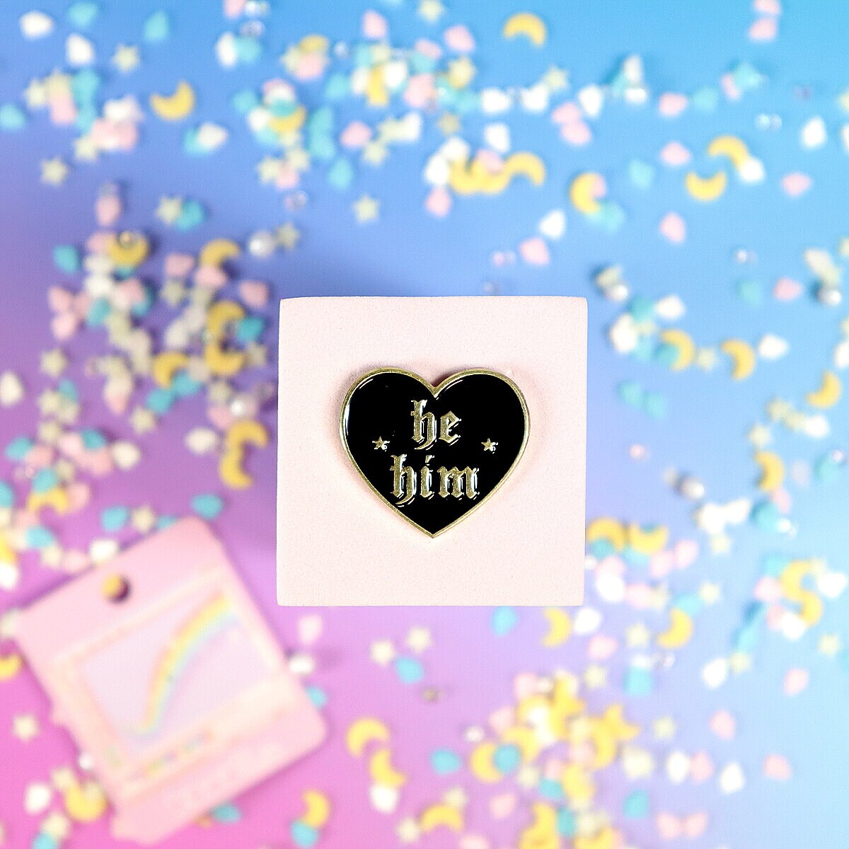 Pin - He/Him hjärta