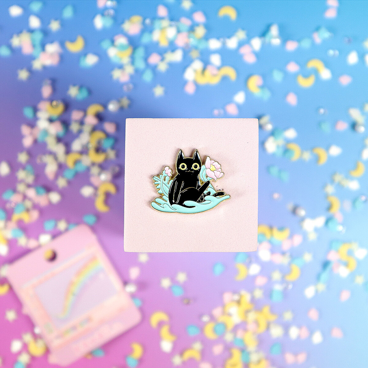 Pin - Söt katt på blomblad