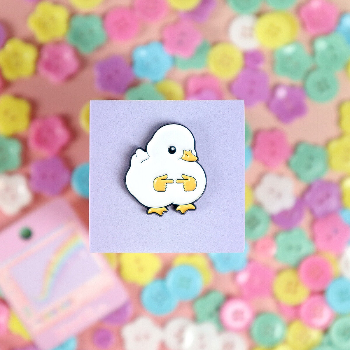 Pin - Shy duckie