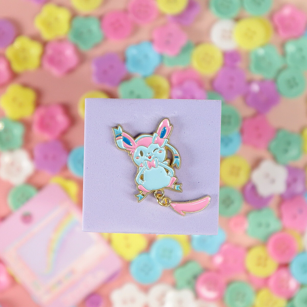 Pin - Sylveon med svans