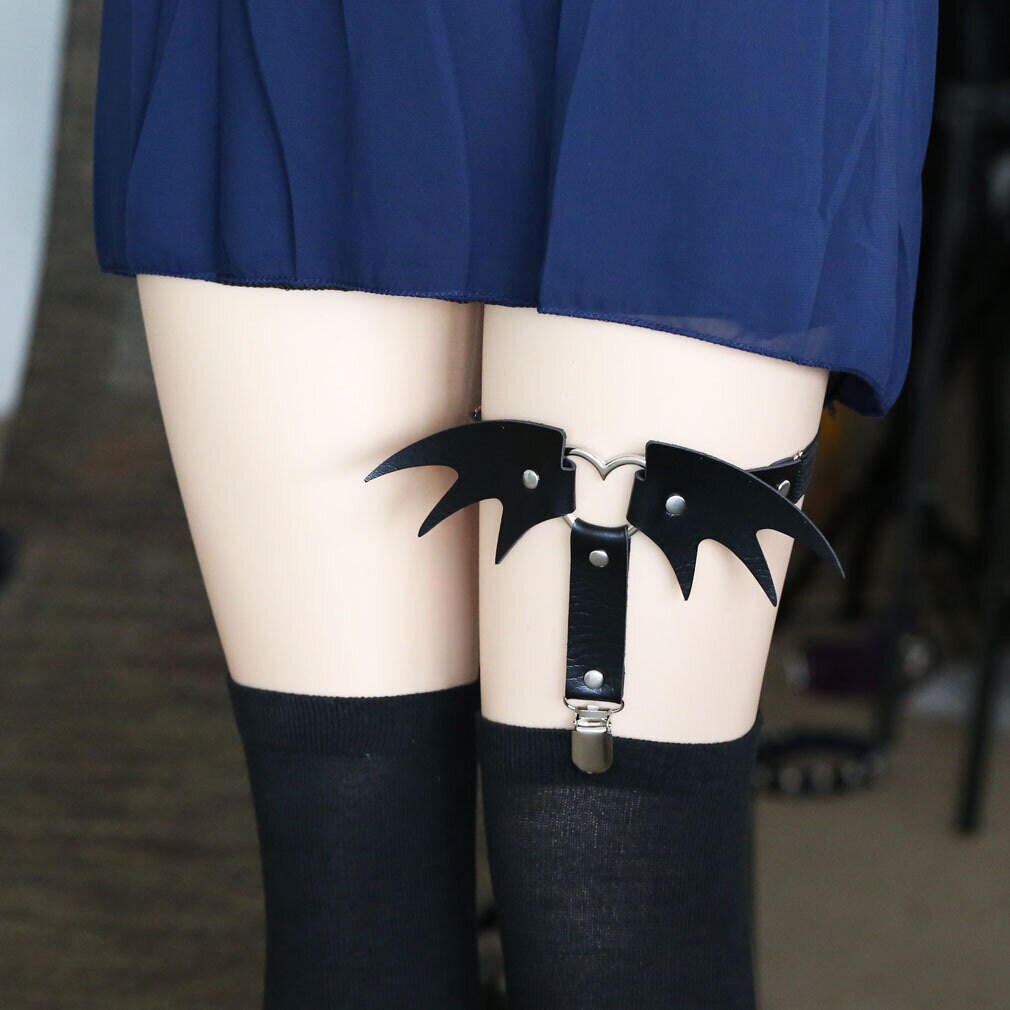 Rosa batwing leg garter