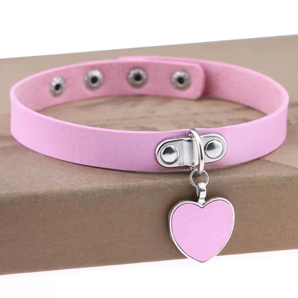 Rosa hängande ifylld heart choker