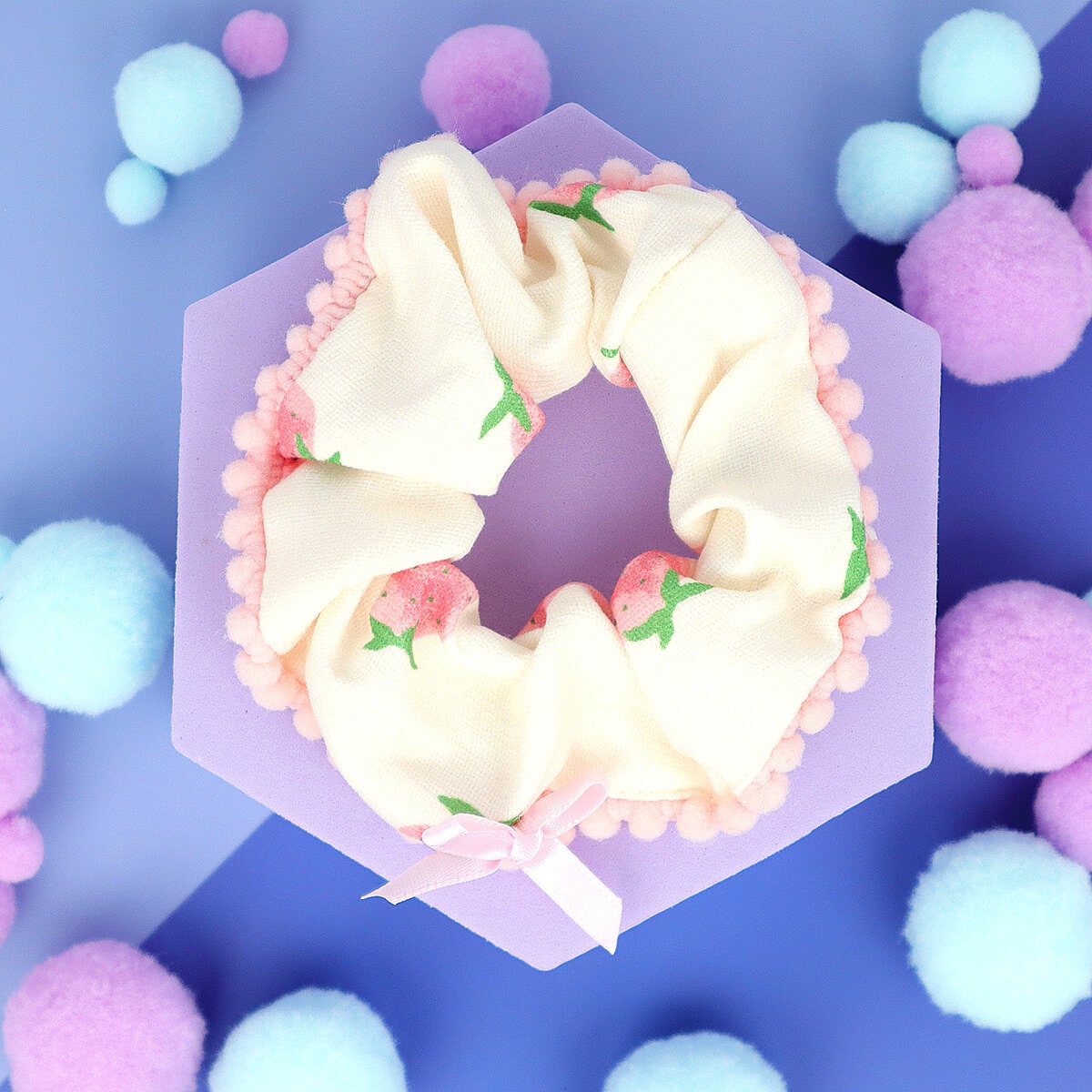 Scrunchie - Strawberry Bow