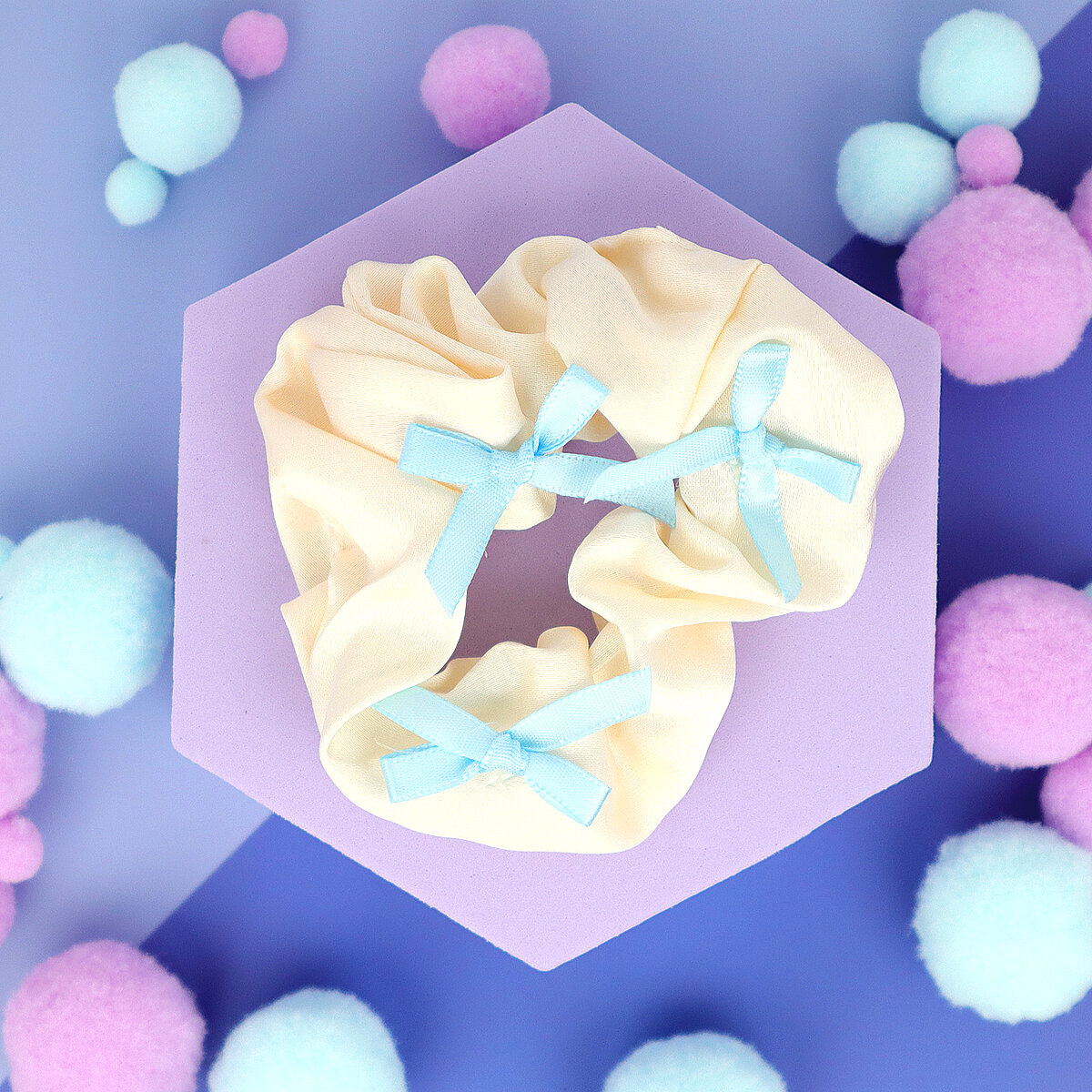 Scrunchie - Off White & Blue Bows