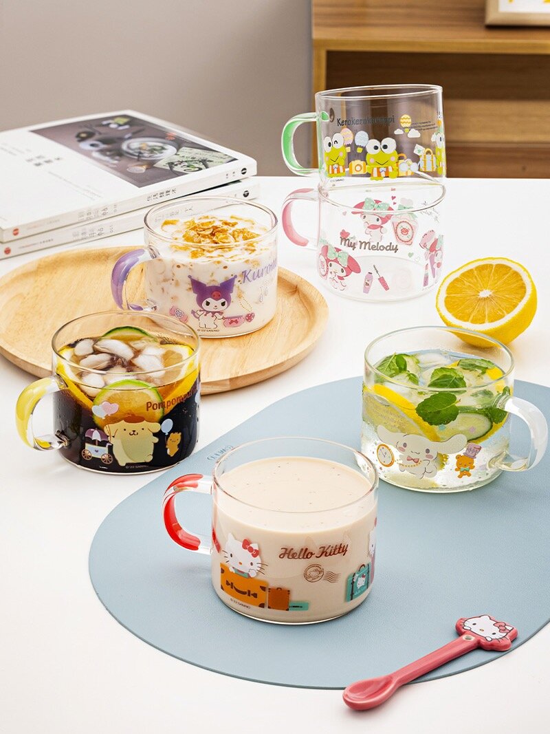 Sanrio-mugg i glas