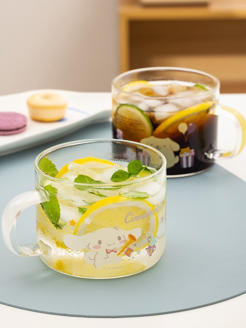 Sanrio-mugg i glas