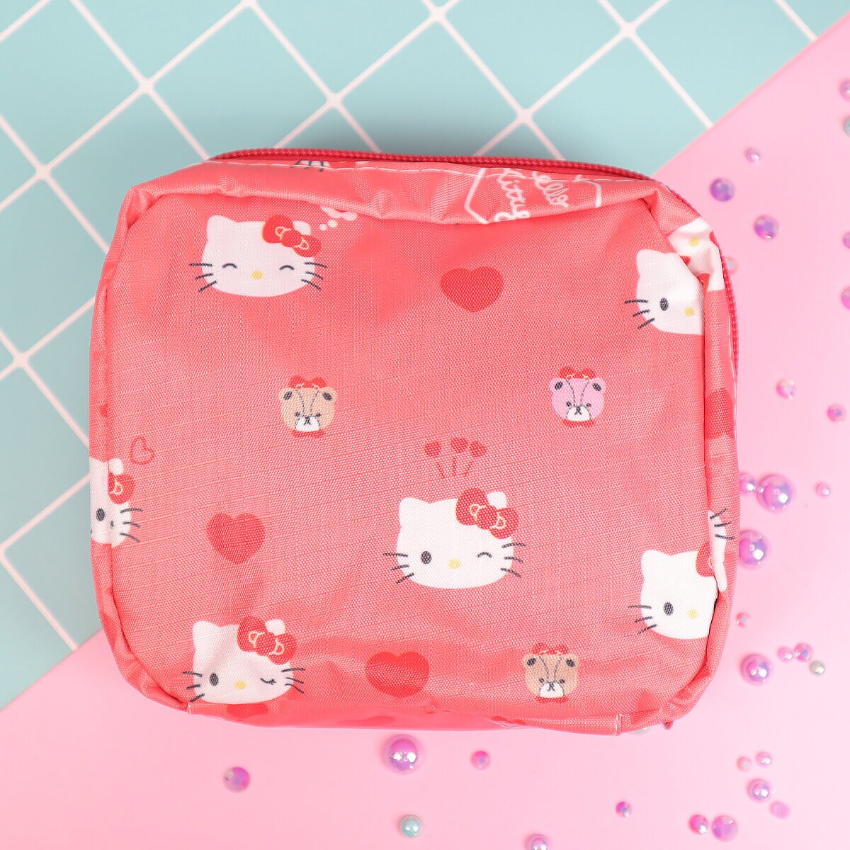 Kvadratisk Hello Kitty-necessär