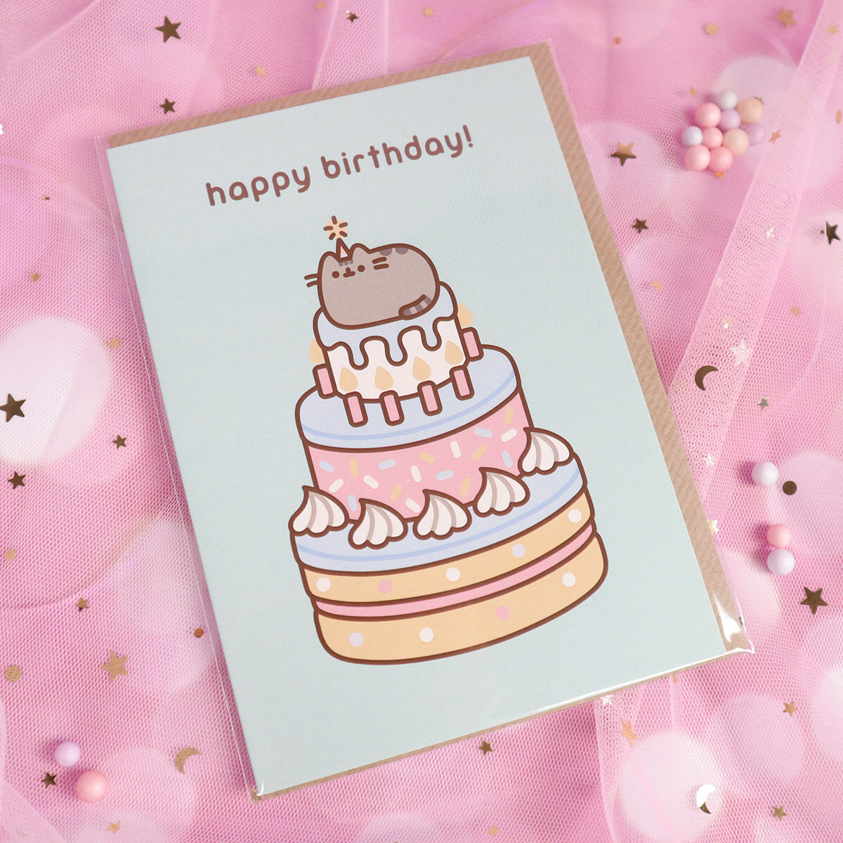 Kort med kuvert - Pusheen på tårta, Happy Birthday!