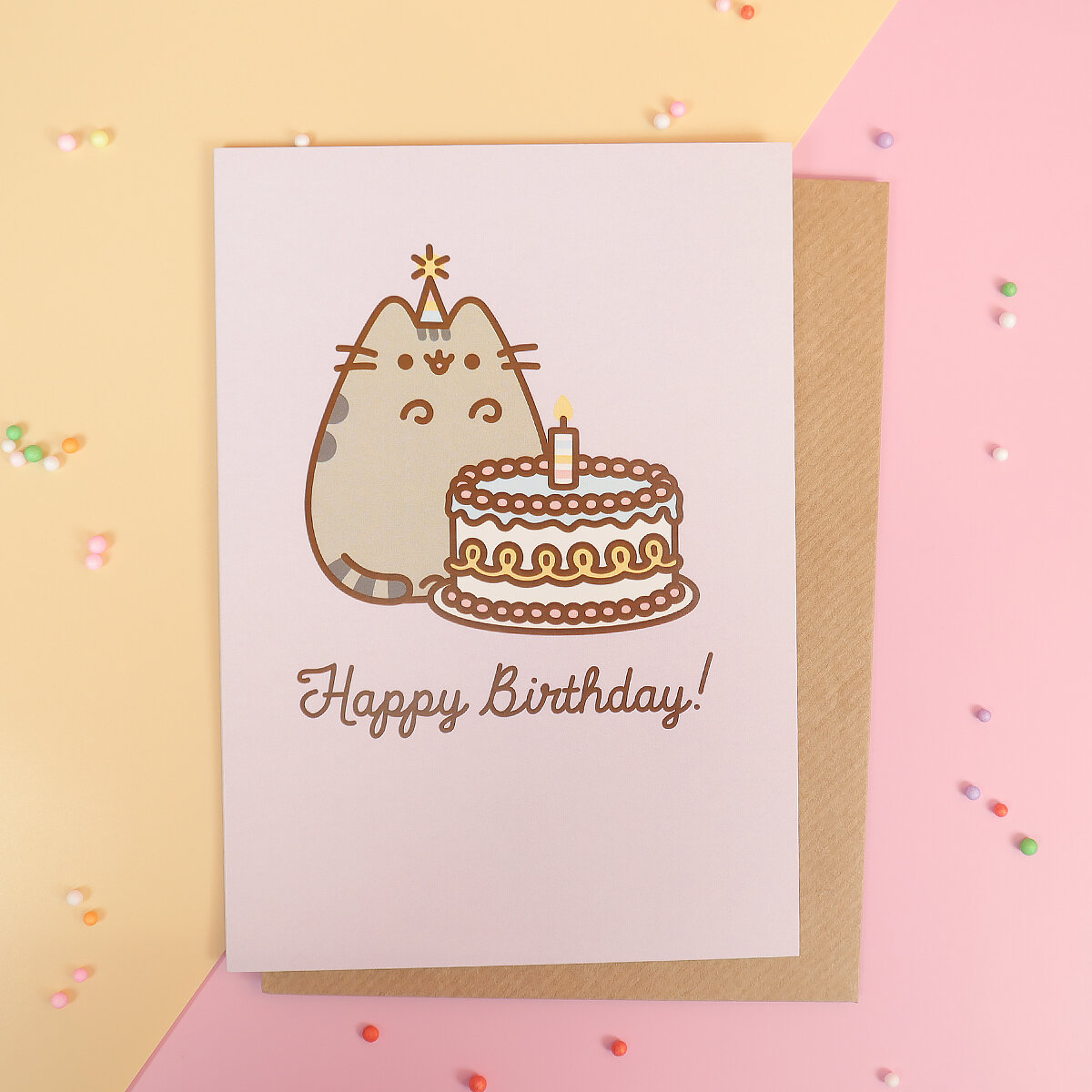 Kort med kuvert - Pusheen med tårta, happy birthday!