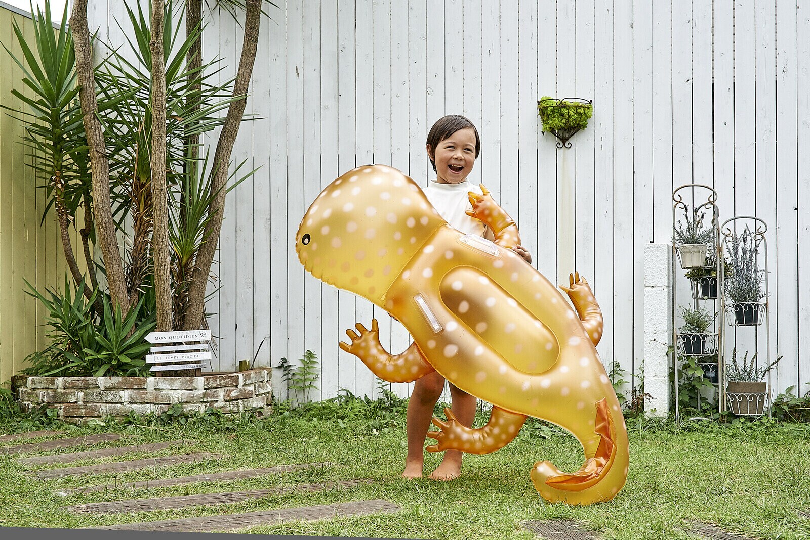 Pool Float Jättesalamander