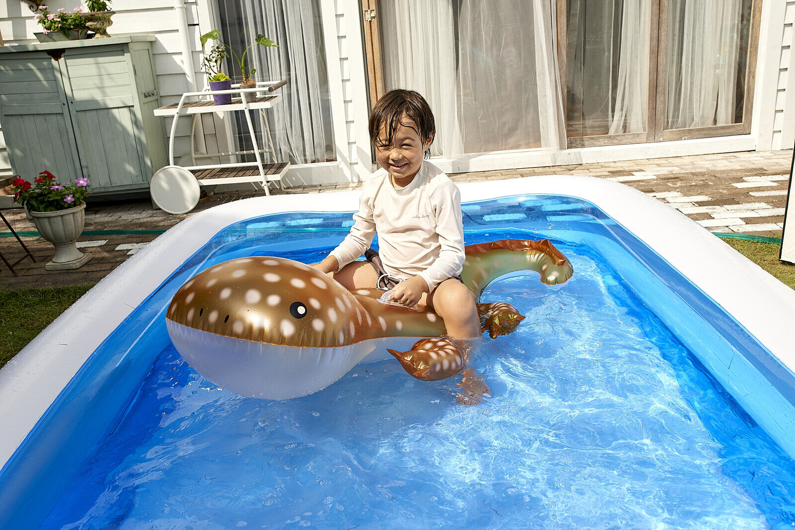 Pool Float Jättesalamander