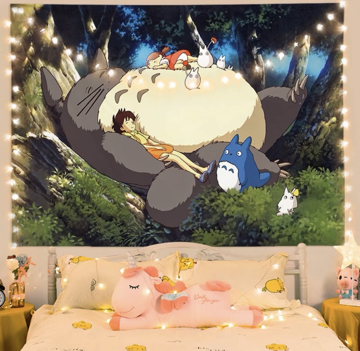 Väggdekoration Totoro sovande, med ljusslinga