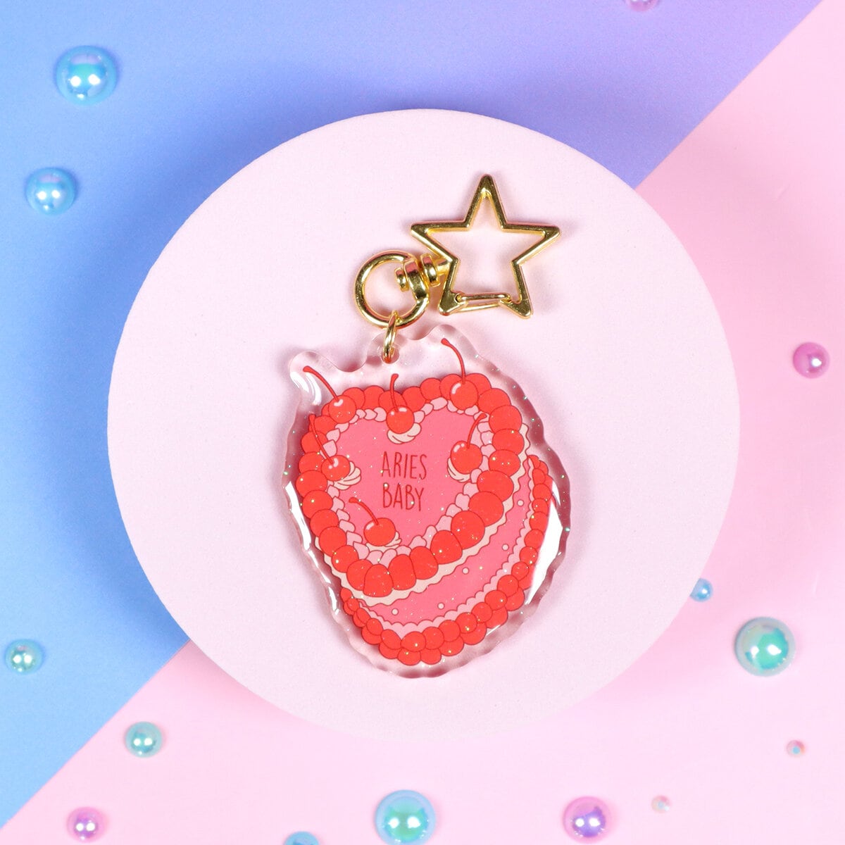 Glittrig bag charm - Aries cake