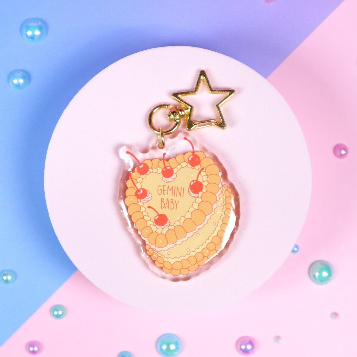 Glittrig bag charm - Gemini cake