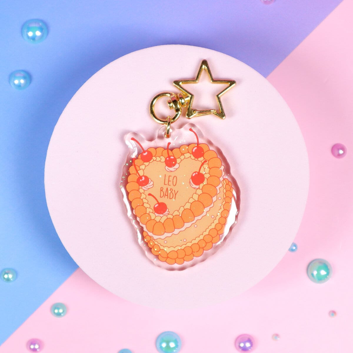 Glittrig bag charm - Leo cake