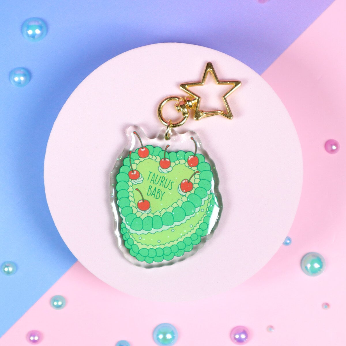 Glittrig bag charm - Taurus cake
