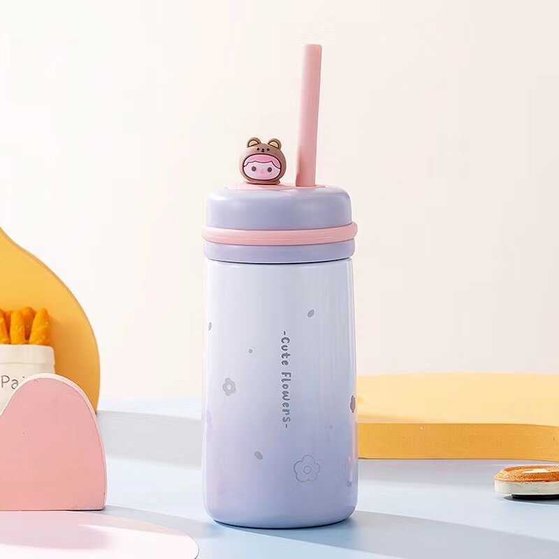 Sakura-termos med sugrör