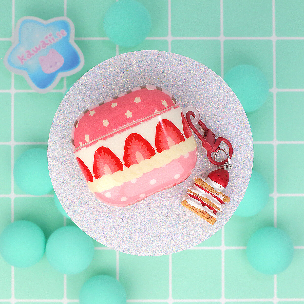 Airpodfodral med Bag Charm - Strawberry Cheesecake