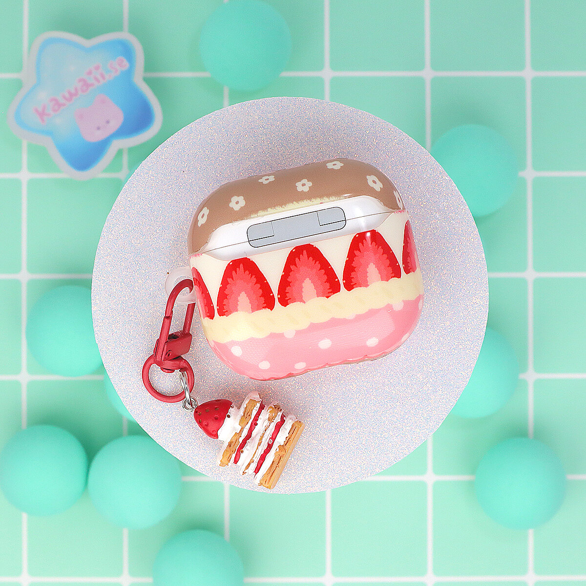 Airpodfodral med Bag Charm - Strawberry Cheesecake