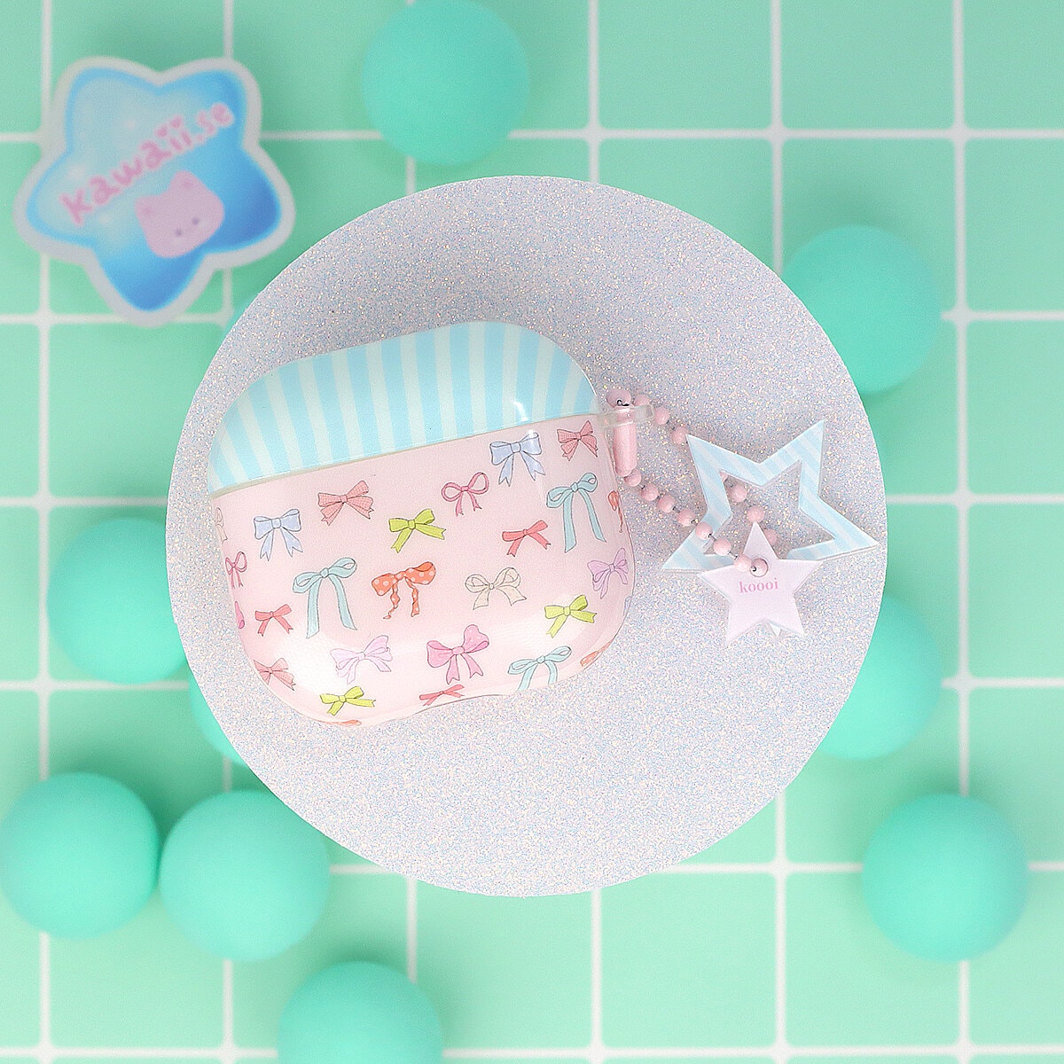 Airpodfodral med Bag Charm - Stripes & Bows