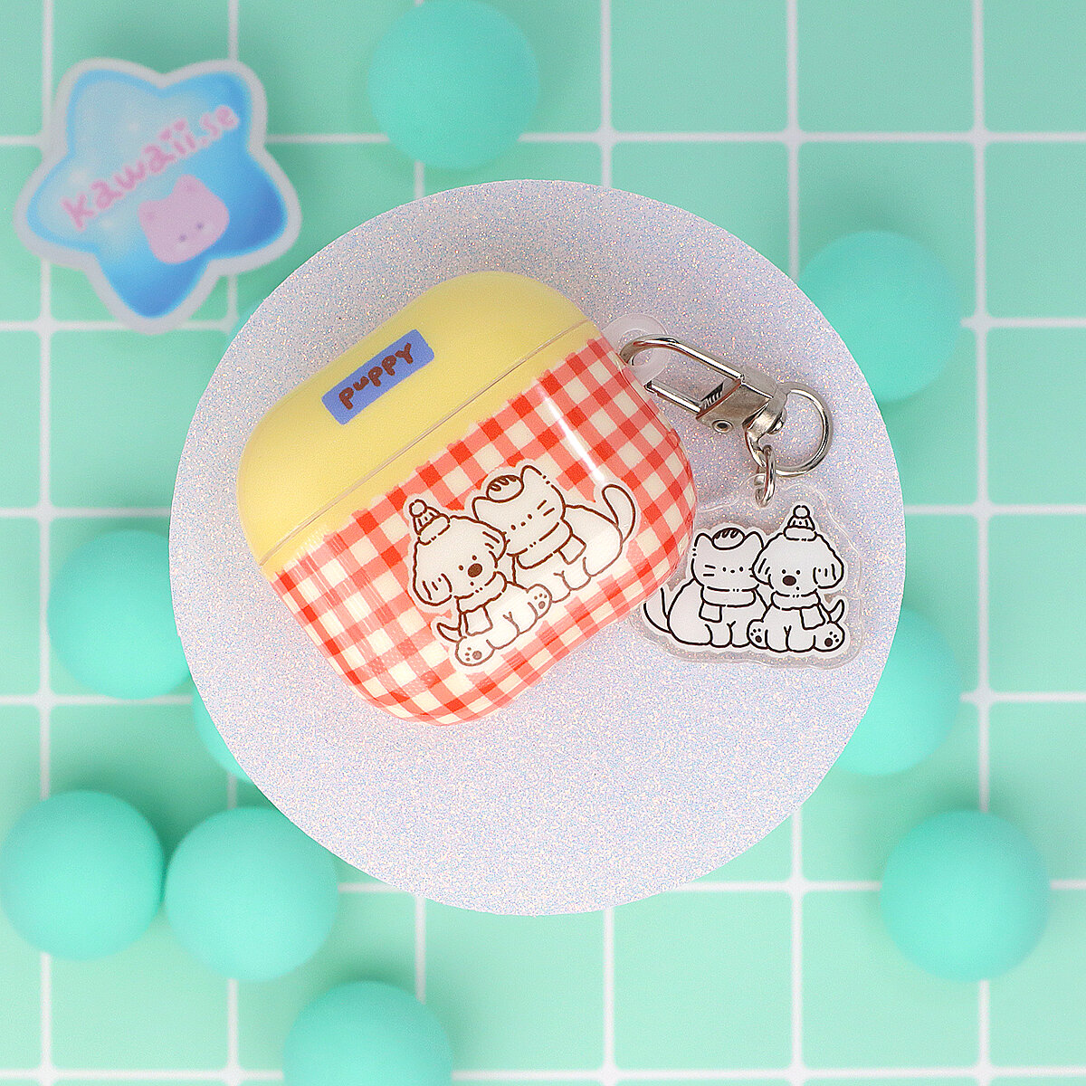 Airpodfodral med Bag Charm - Gingham Buddies