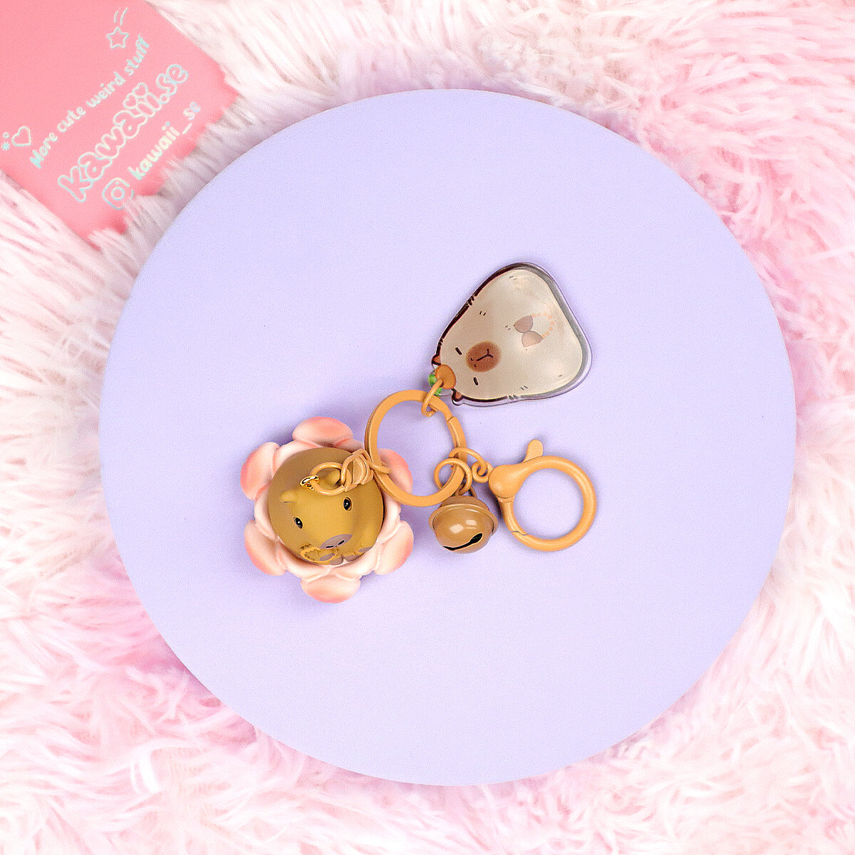 Bag Charm - Kapybara i blomma