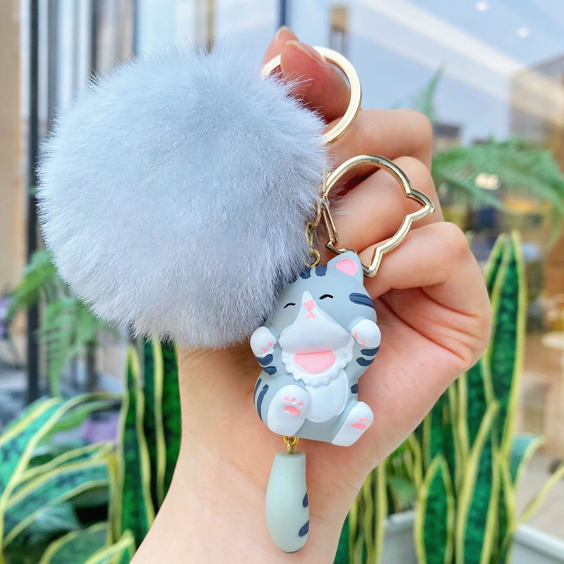 Puffig bag charm grå katt med svans