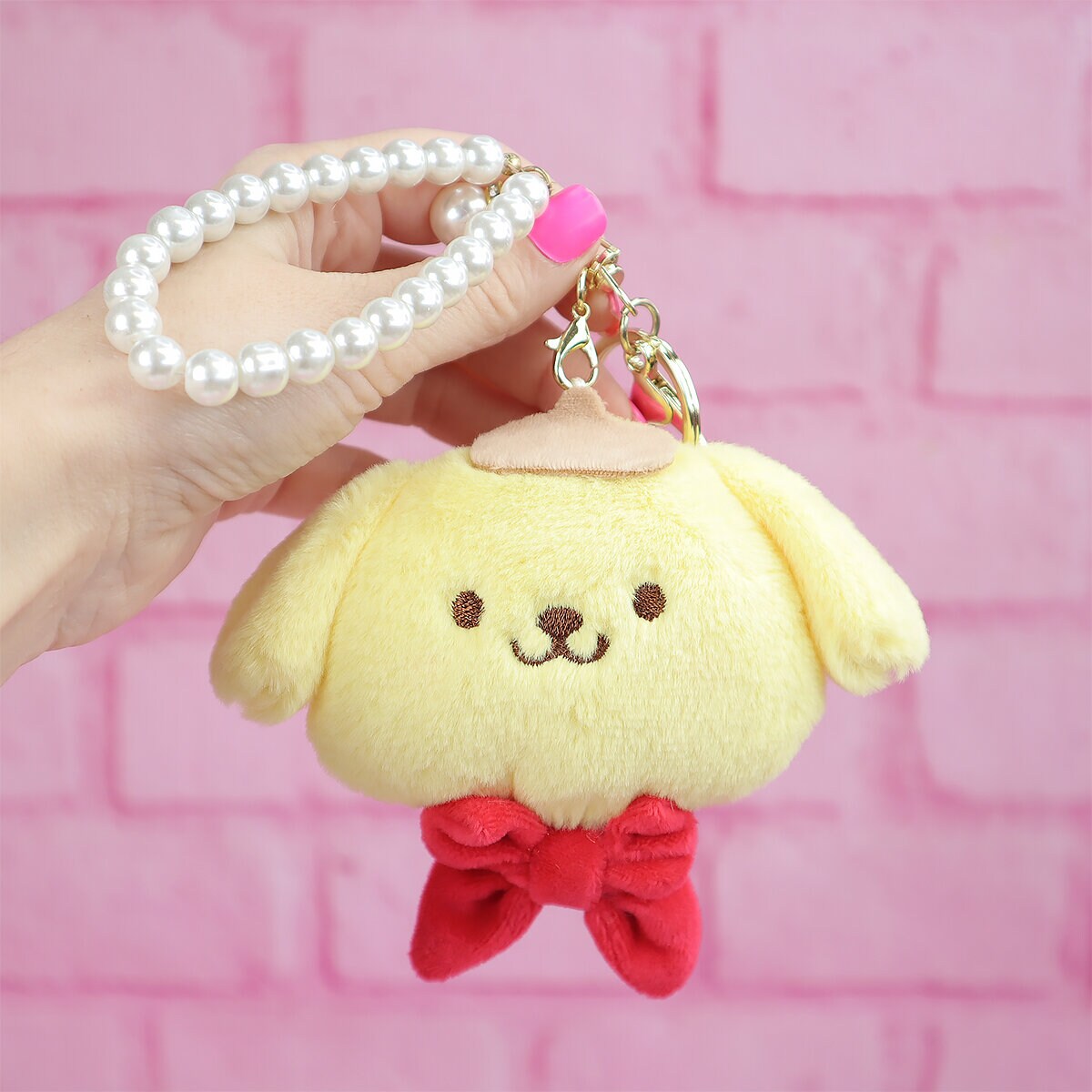 Sanrio plushie-hänge med rosett och pärlor