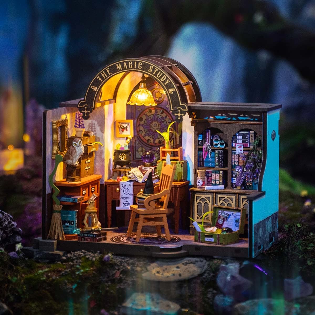 DIY Miniatyrmodell The Magic Study
