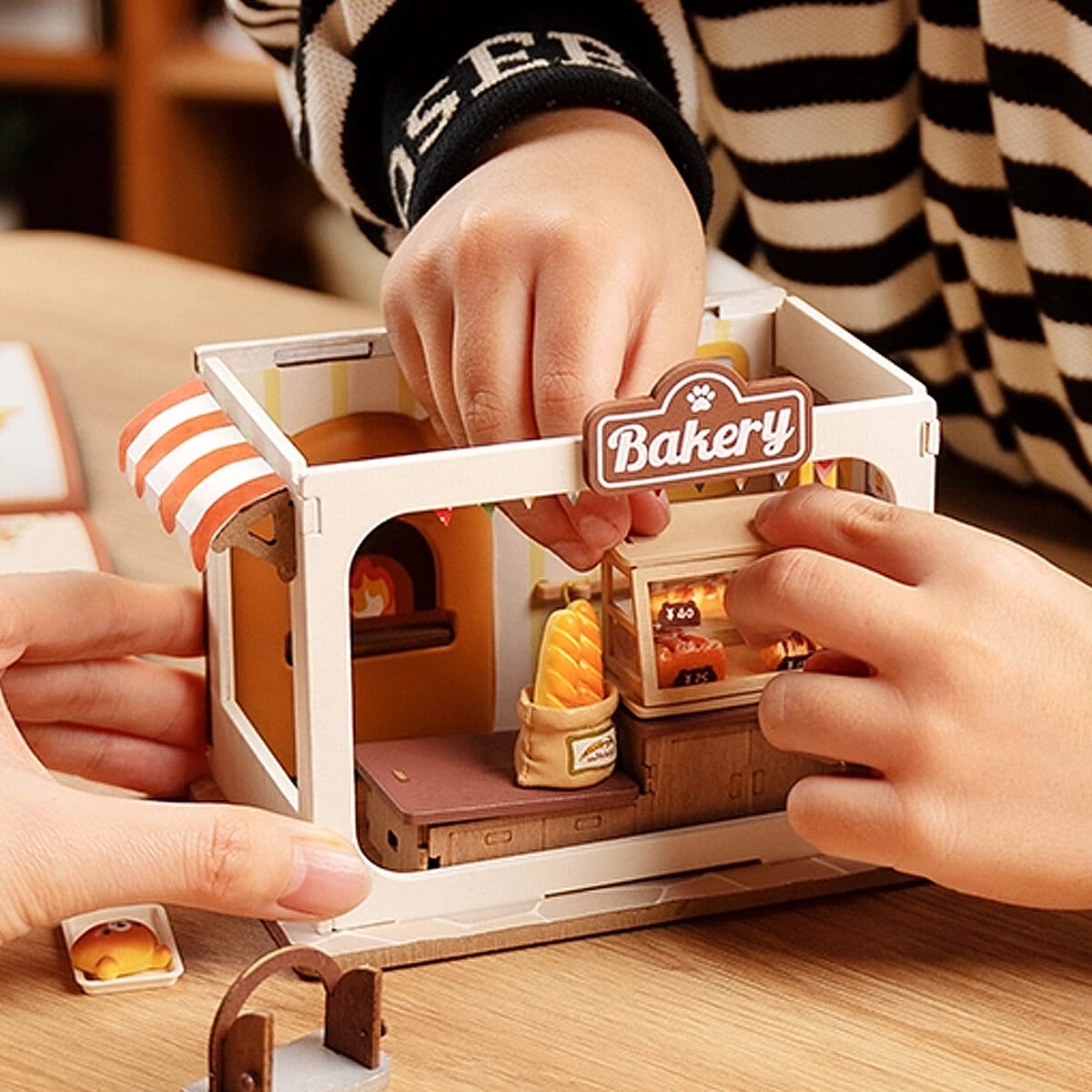 DIY Miniatyrmodell Teddy´s Breadbox