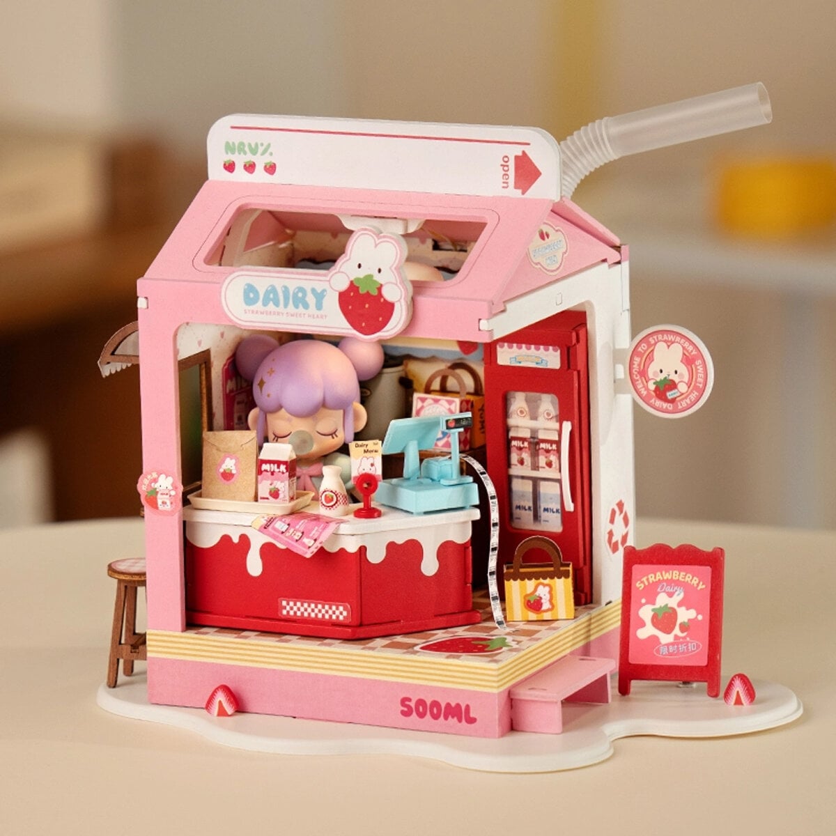 DIY Miniatyrmodell Strawberry Milk Box
