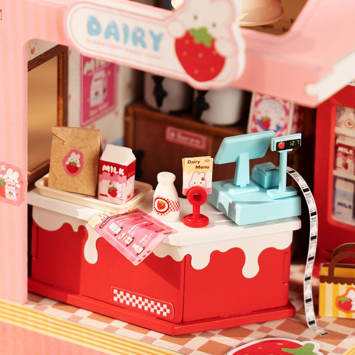 DIY Miniatyrmodell Strawberry Milk Box