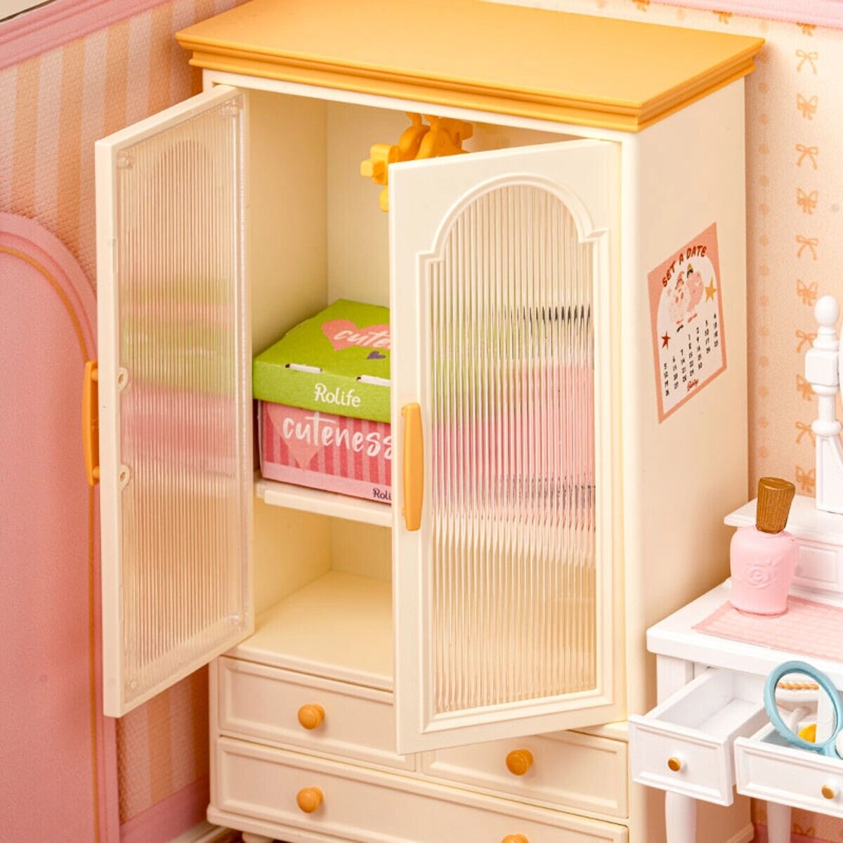 DIY Miniatyrmodell Lovely Pink Bedroom