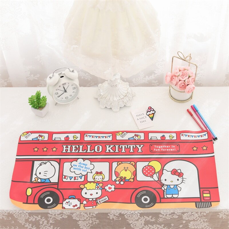 SkrivbordsunderlÃ¤gg - Hello Kitty buss
