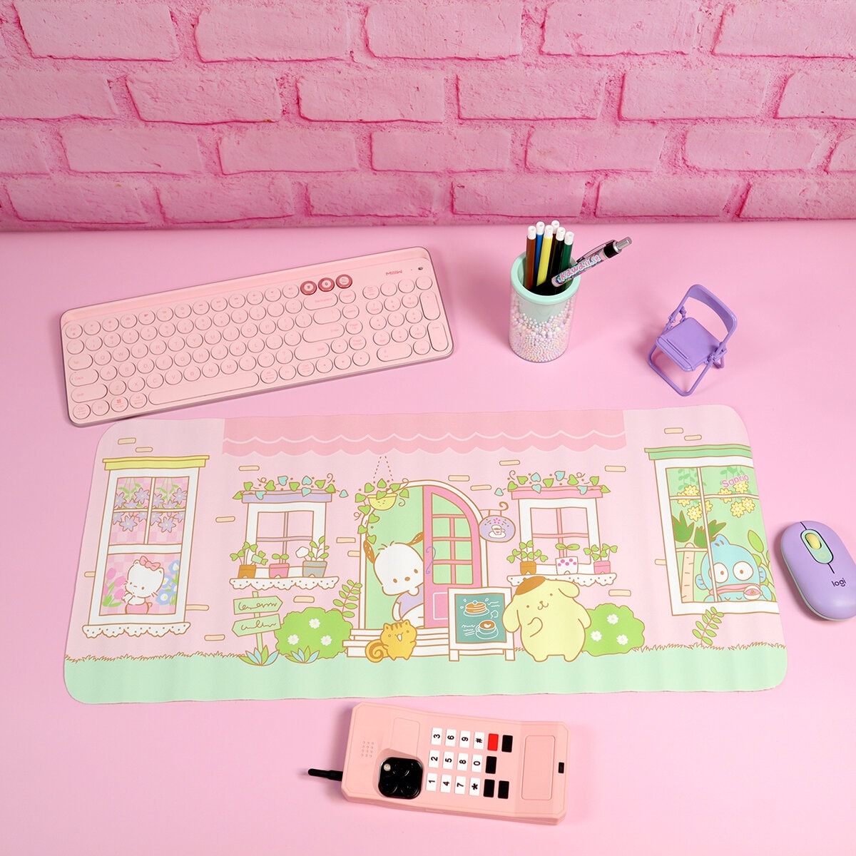 Rosa skrivbordsunderlägg - Sanrio friends
